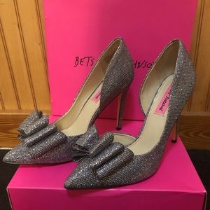 Betsey Johnson Prince pumps in pewter